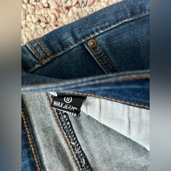 EUC- Ripped Skinny Jeans Size: 11 - Picture 4 of 4